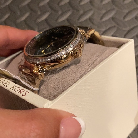NWT Michael kors gold MK5989 watch - Picture 3 of 7